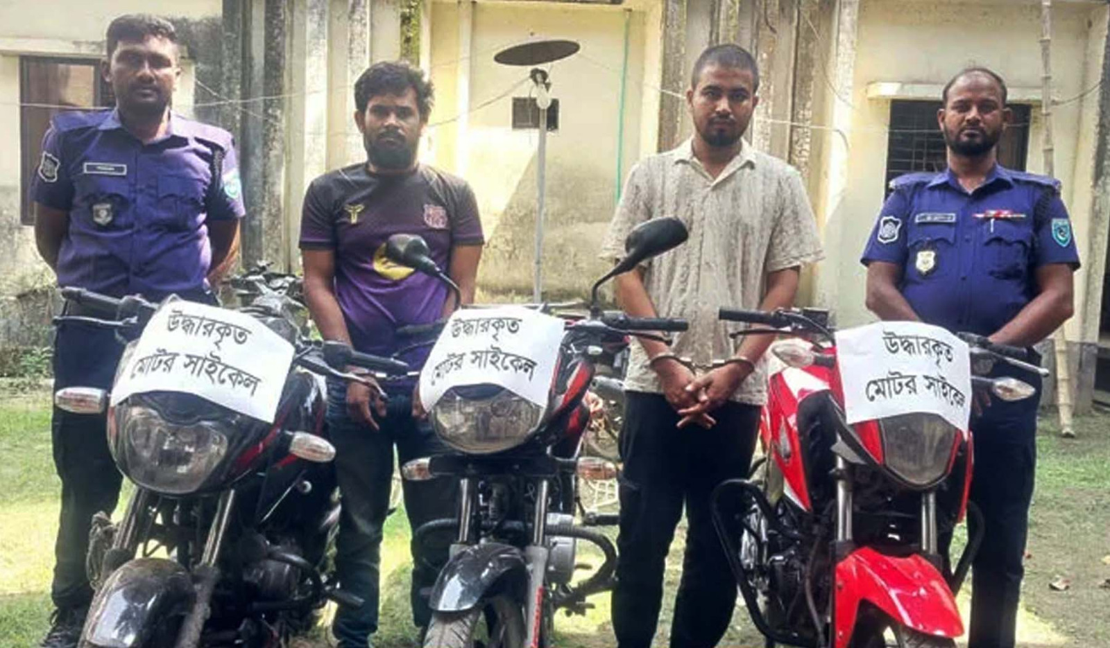 সৈয়দপুরে ৩টি চোরাই মোটরসাইকেল উদ্ধার, মূল হোতাসহ গ্রেপ্তার ২